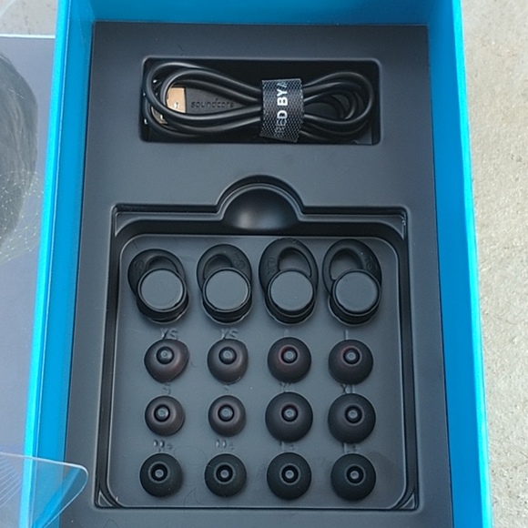 Flawless soundcore ear buds - Picture 4 of 5